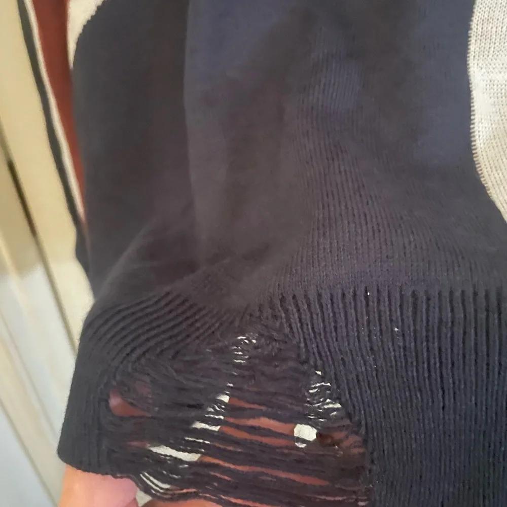 Social Collision Distressed Sweater Xl - Picture 4 of 6